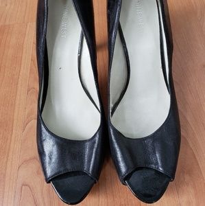 Women's black Nine West heels [12]